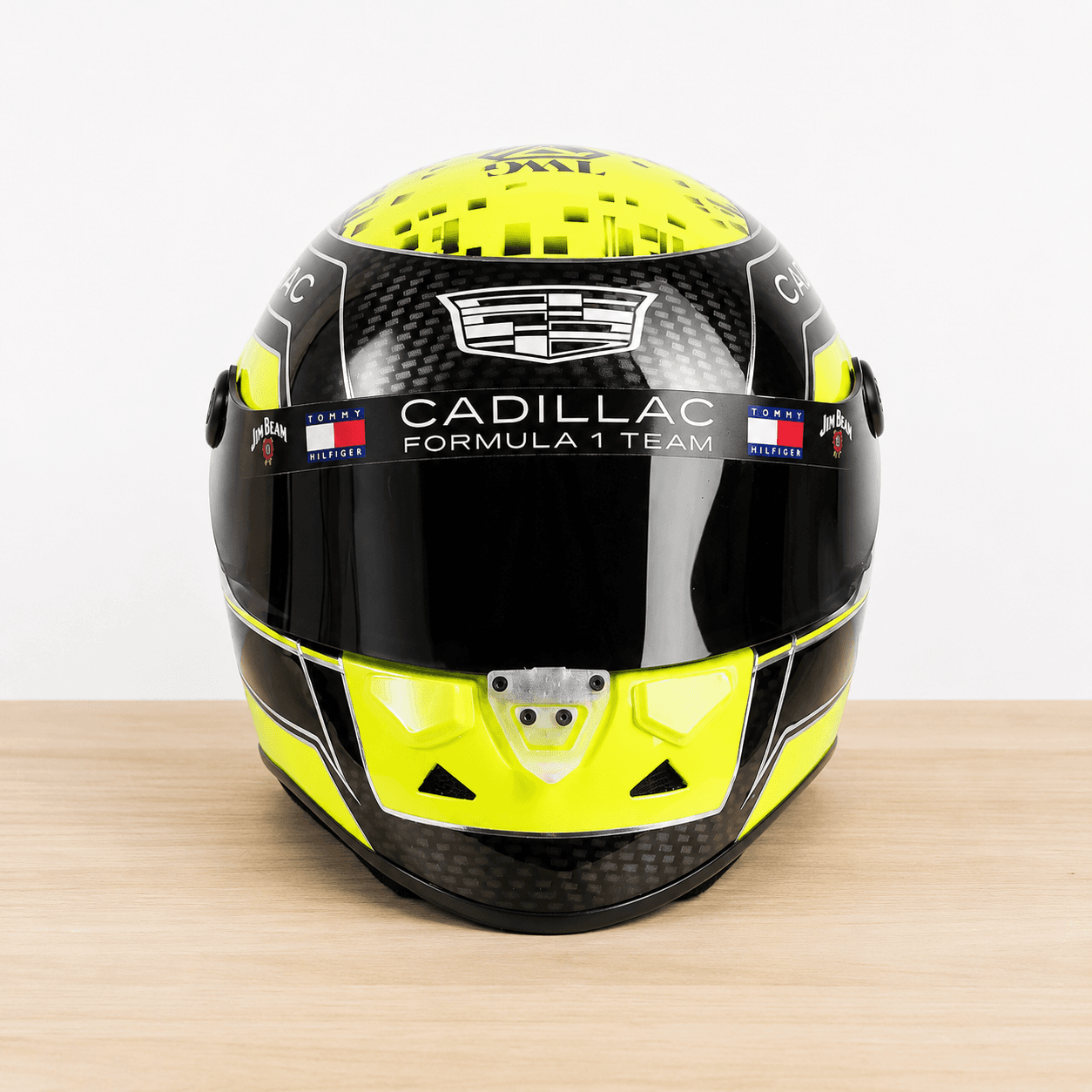 Casque Réplique Sergio Pérez – Cadillac F1 Team – Saison 2026 – Échelle 1:1 — vue 1